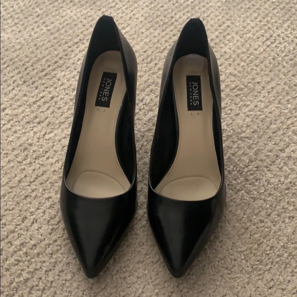 Black Jones of New York heel pump